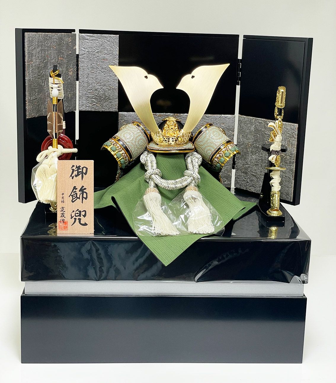 五月人形】収納 翔兜 藤青中灰威 寛蔵作【R0632】【兜収納飾り